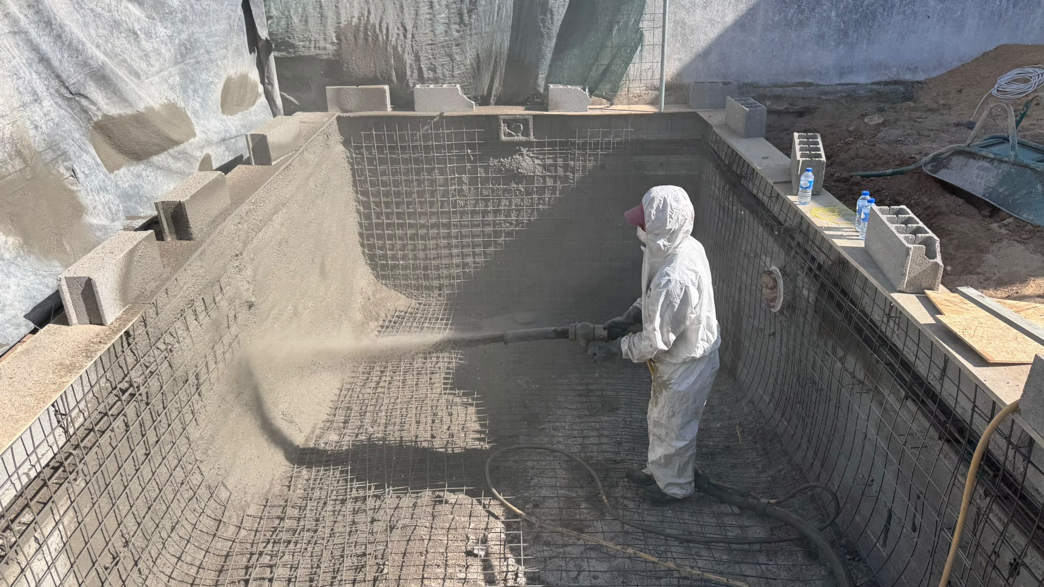 Aplicação de betão projetado em piscina